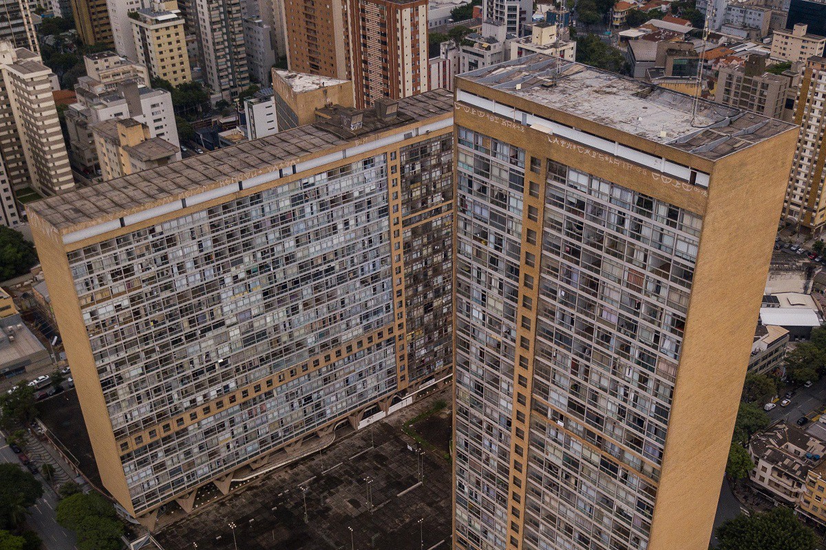 O prédio é um dos mais tradicionais de Belo Horizonte e foi inaugurado em 1950