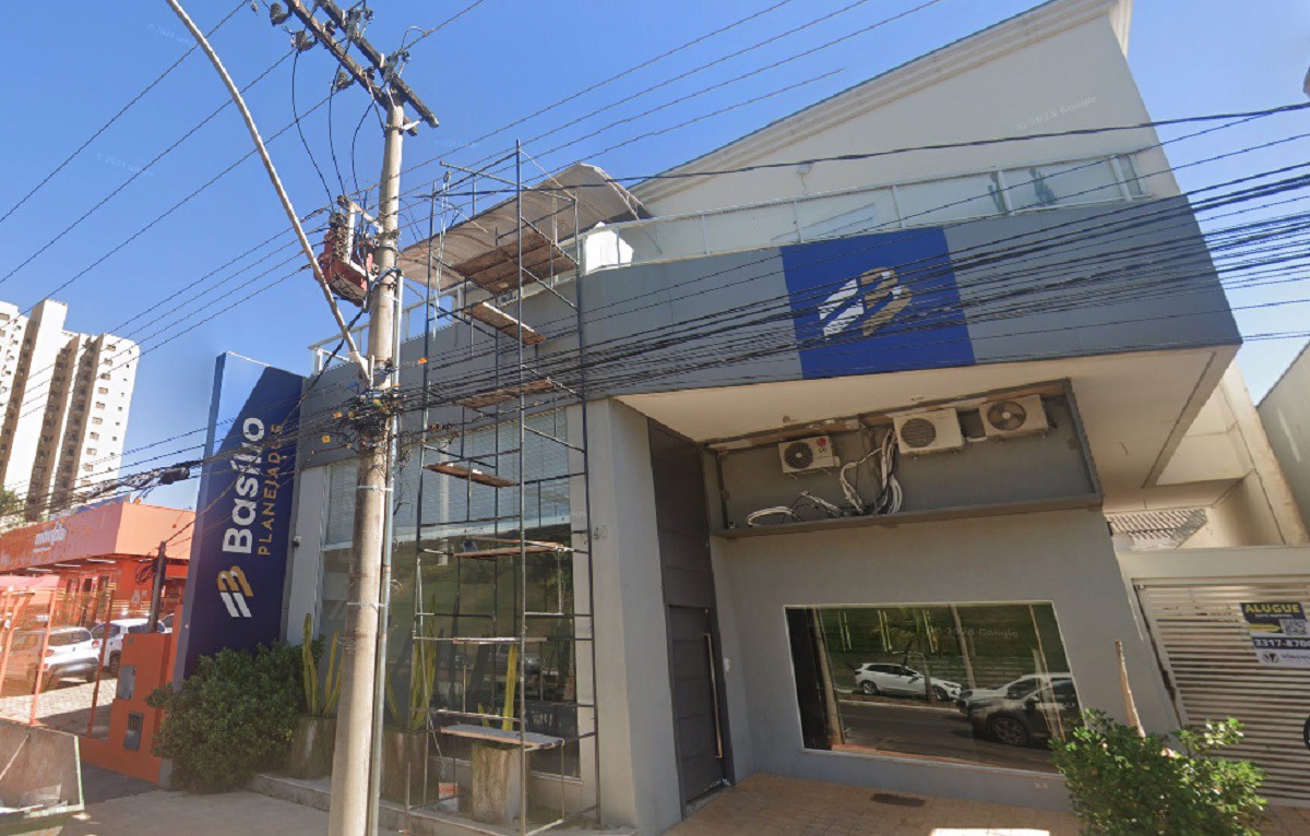 Clientes foram surpreendidos ao encontrarem a empresa fechada sem receberem suas encomendas