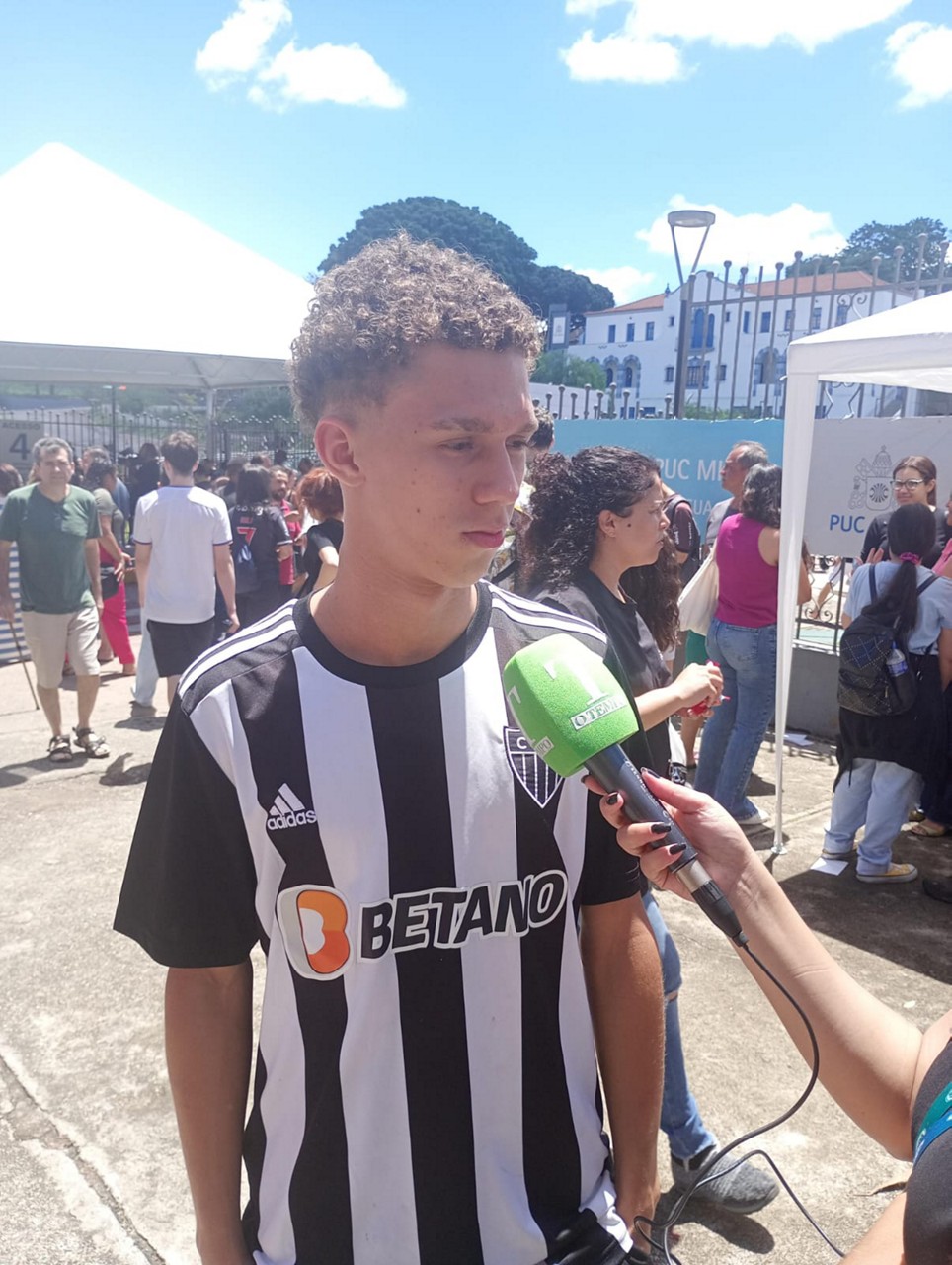 Na primeira prova, ele contou que não leu  nenhuma questão, algo que gerou uma grande repercussão nas redes sociais do adolescente.