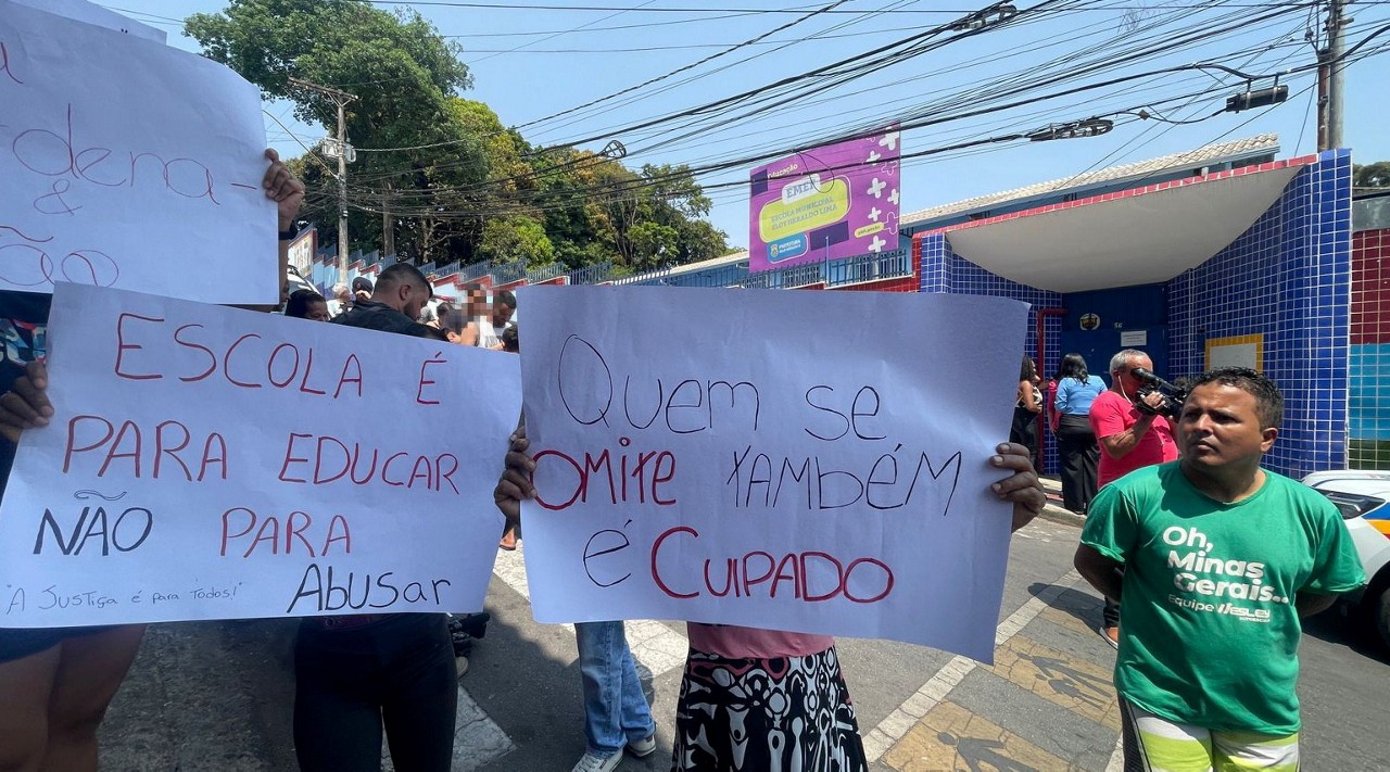 Pais fazem protesto contra violência nas escolas 