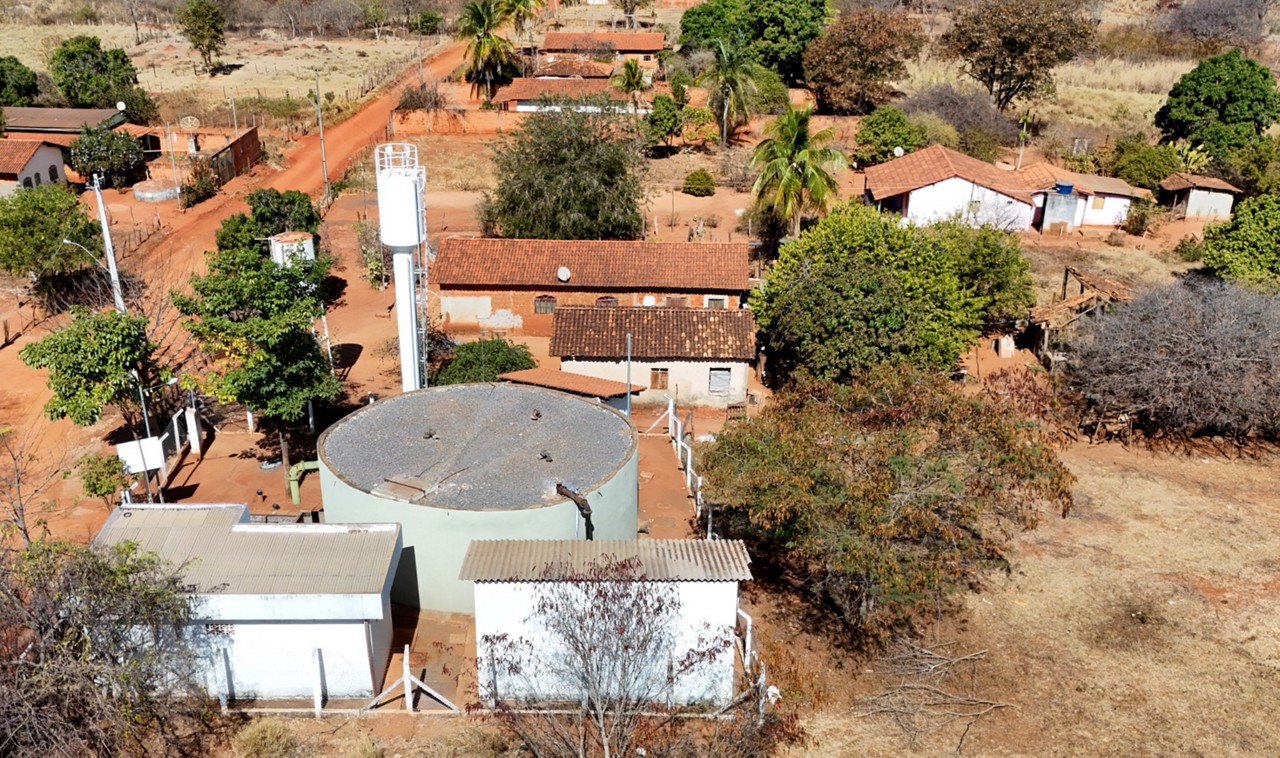 Comunidade tem água tratada direto em poço artesiano em Januária, no Norte de MG