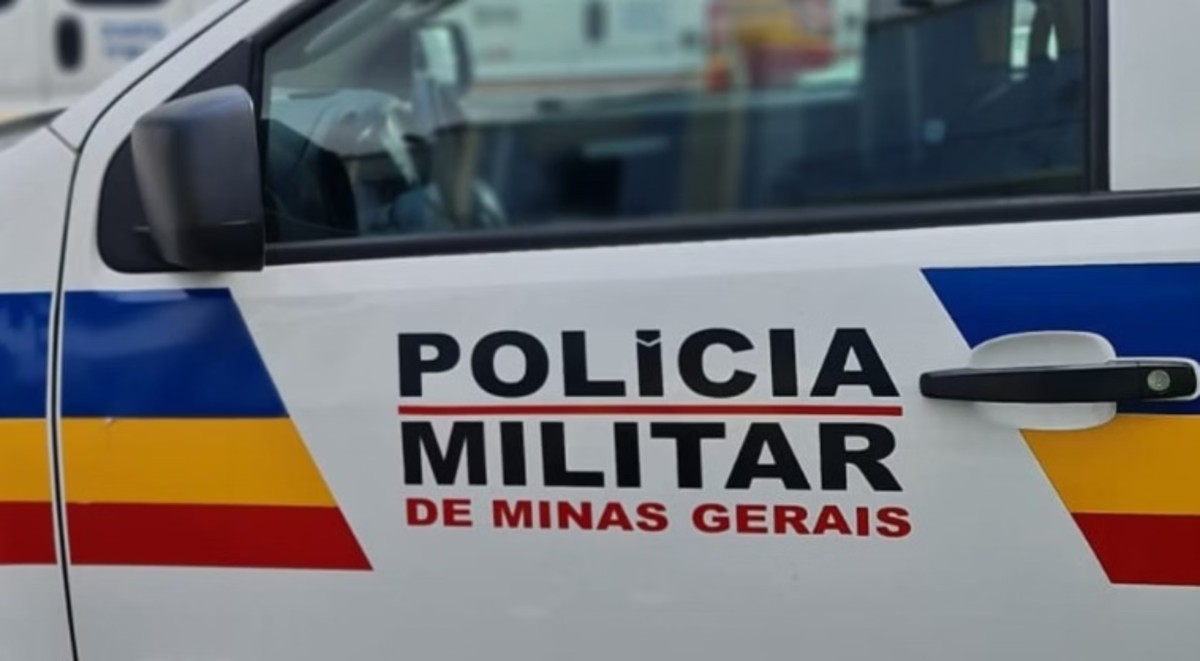 Câmeras de segurança mostraram o homem entrando no local acompanhado e saindo sem a vítima