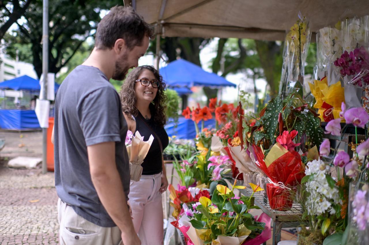 Devido ao Natal, tradicional feira de plantas acontece também neste sábado (21)