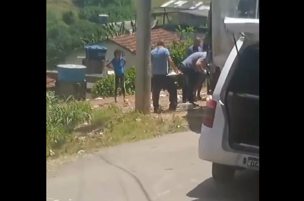 Corpo foi achado por trabalhador da limpeza urbana da cidade mineira