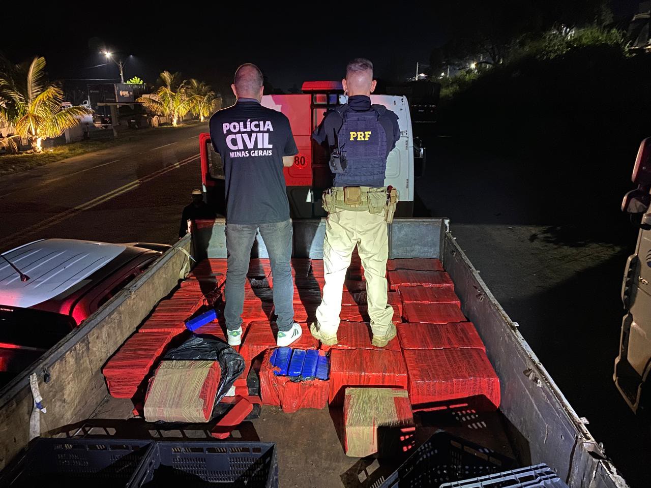 Droga estava em um caminhão e foi apreendida durante uma operação 