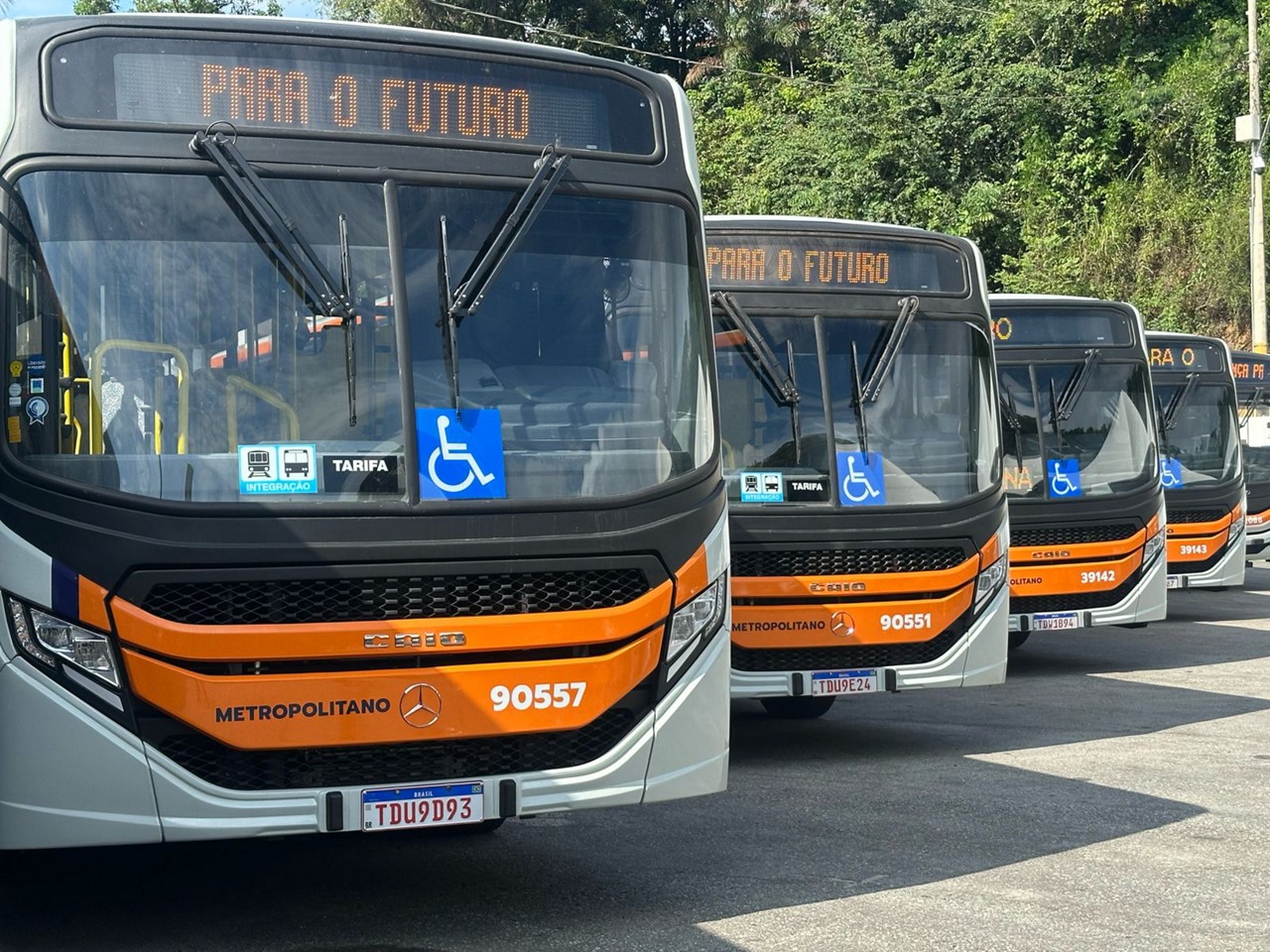 Novos ônibus entregues para o transporte coletivo em Sabará