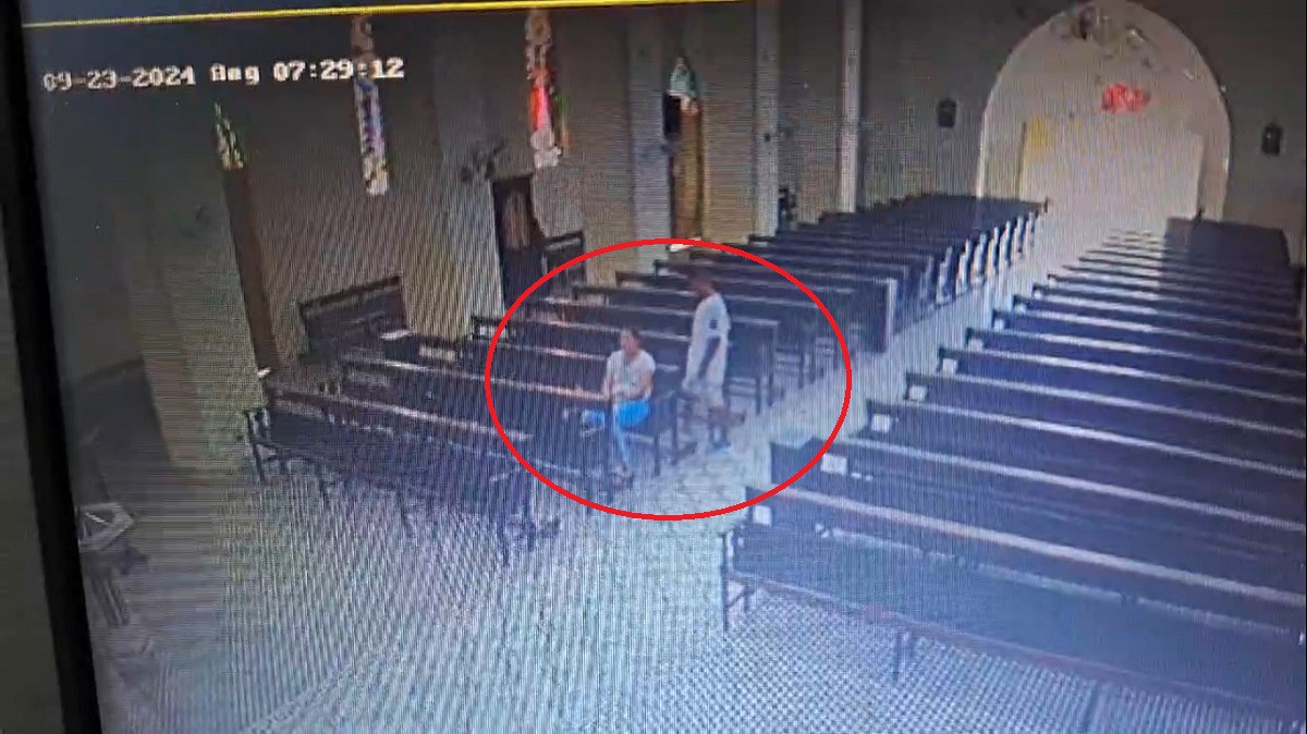 Vídeo flagrou a ação do suspeito; vítima rezava sentada na hora