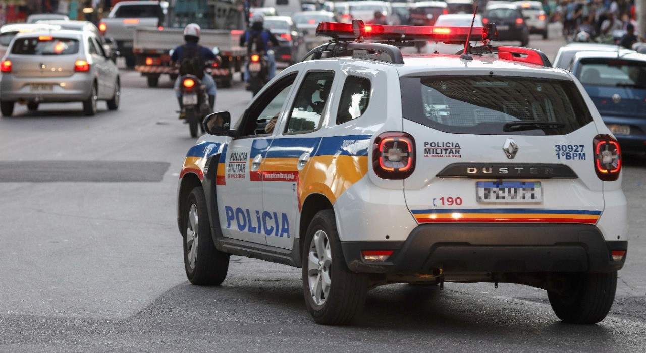 Crime foi flagrado por câmeras de segurança 