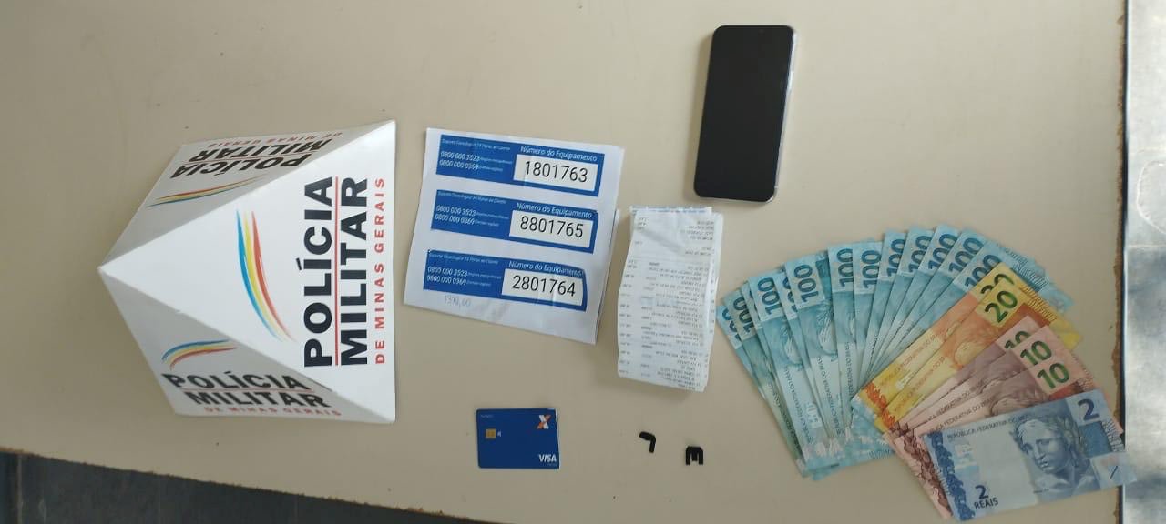 Material apreendido pela Polícia Militar em caixa eletrônico adulterado