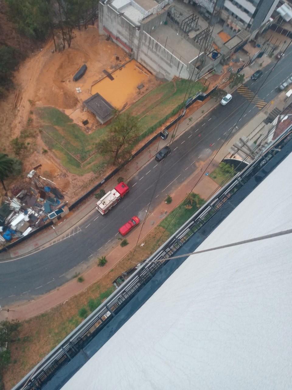 No momento do acidente, a ancoragem de um dos lados colapsou