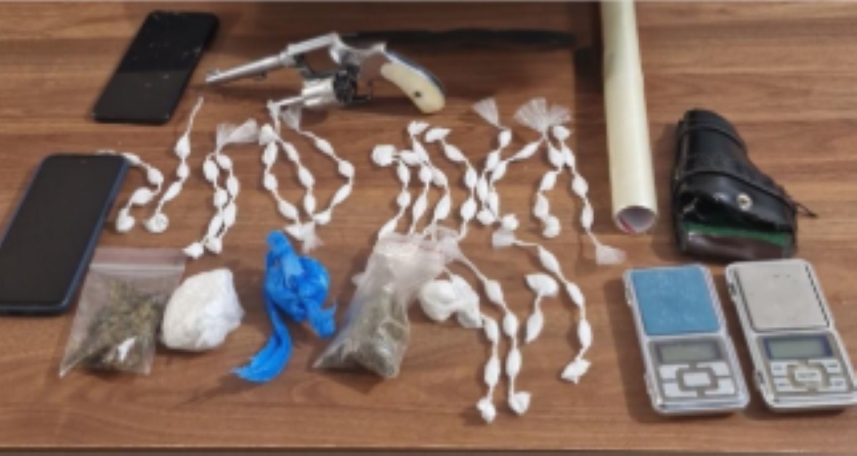 Cocaína, maconha, arma e celulares: material apreendido pela Polícia Militar em São Gotardo no noroeste de Minas