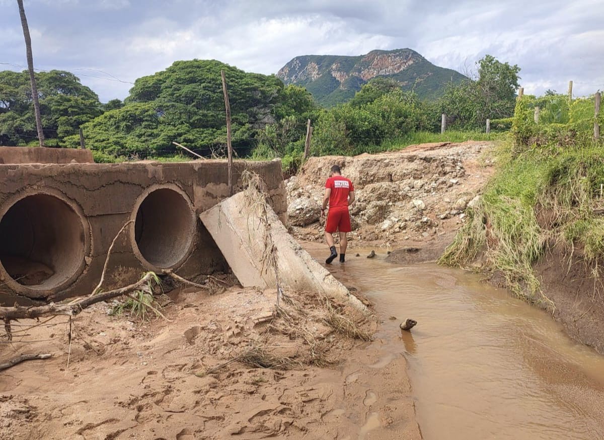 Vítima desapareceu próximo a ponte, que teve parte derrubada pela enchente