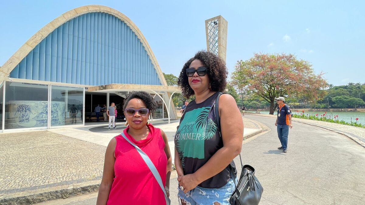 Turistas comparecem à Igrejinha da Pampulha para homenagear São francisco de Assis