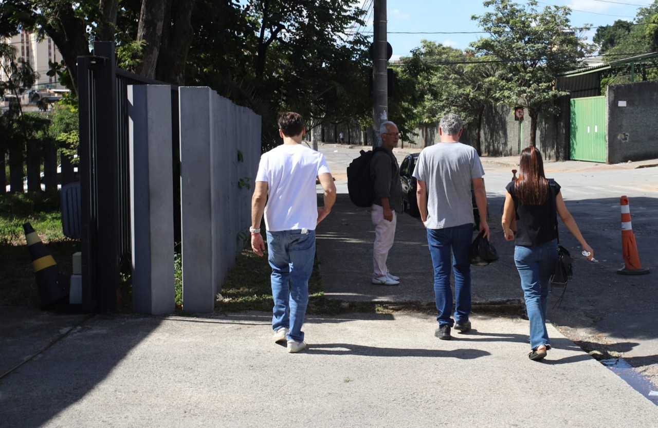 Familiares das vítimas estiveram no IML, em BH, neste sábado (10)