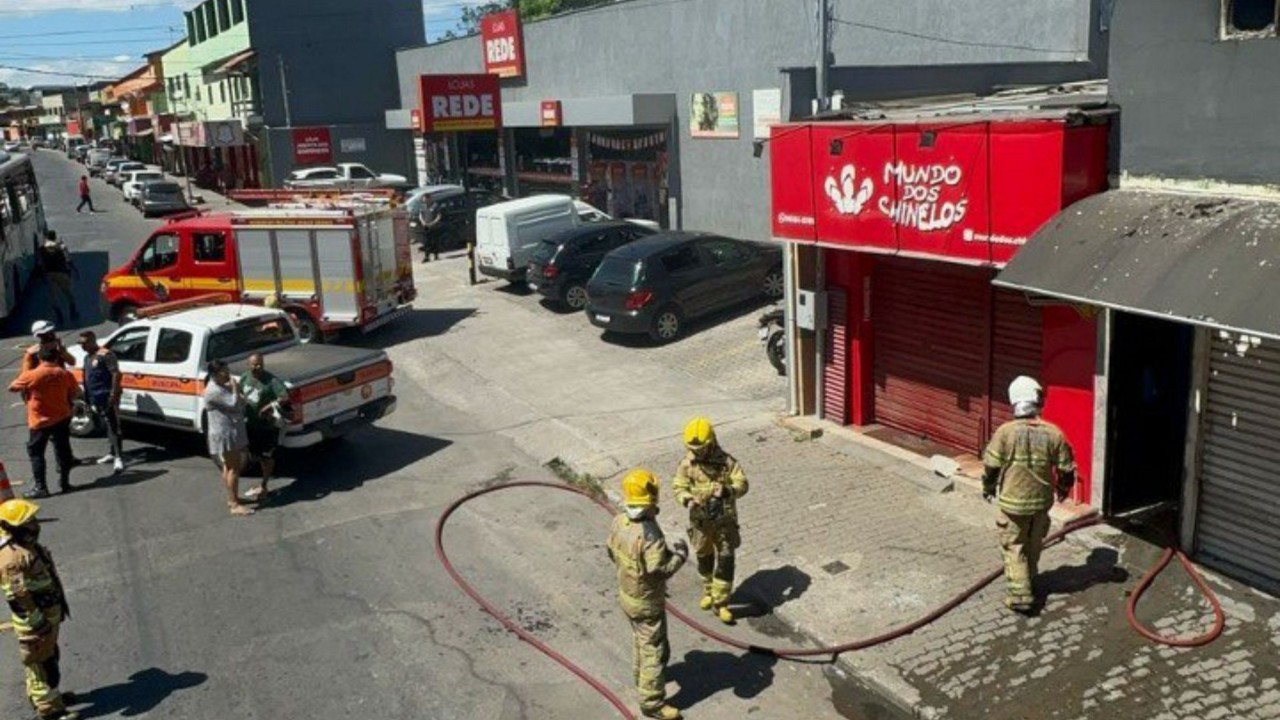 O Corpo de Bombeiros foi acionado por volta de 9h40