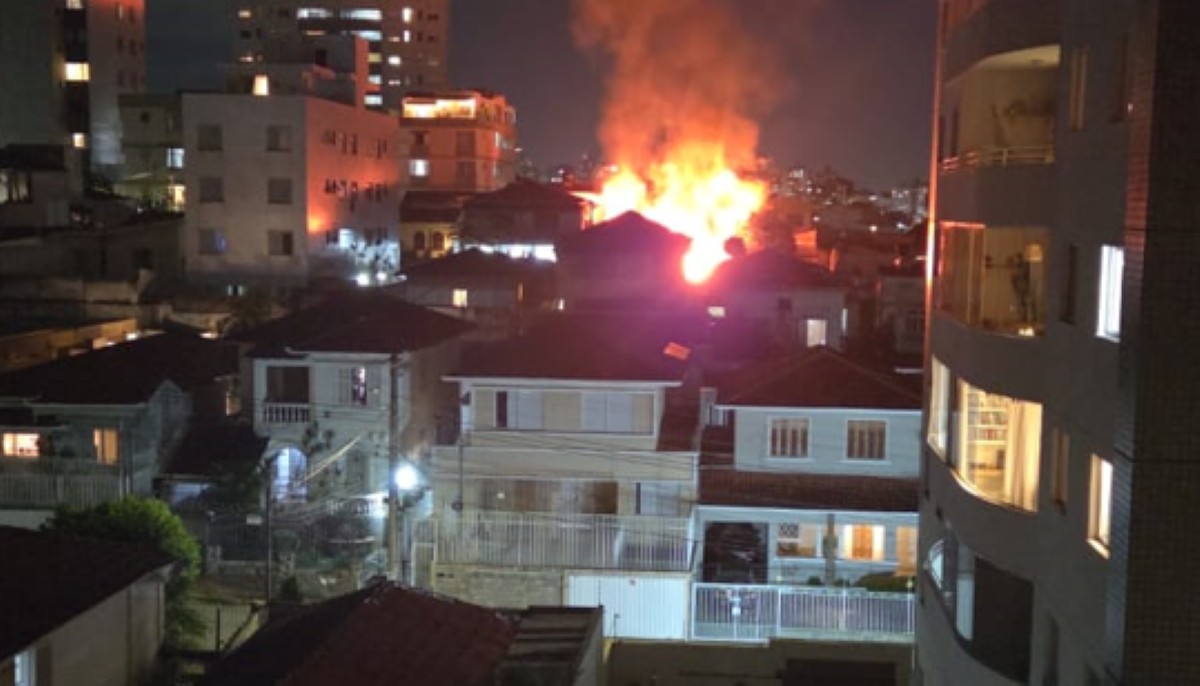 Nove viaturas dos Bombeiros foram acionadas para atender incêndio no Alto Barroca