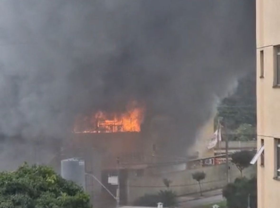 Incêndio atingiu fábrica de pães na região Nordeste de Belo Horizonte