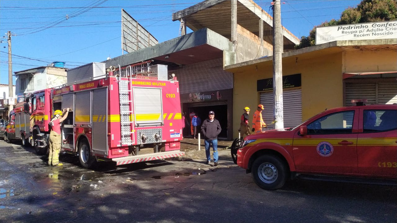 Bombeiros combateram incêndio em sorveteria em Ibirité