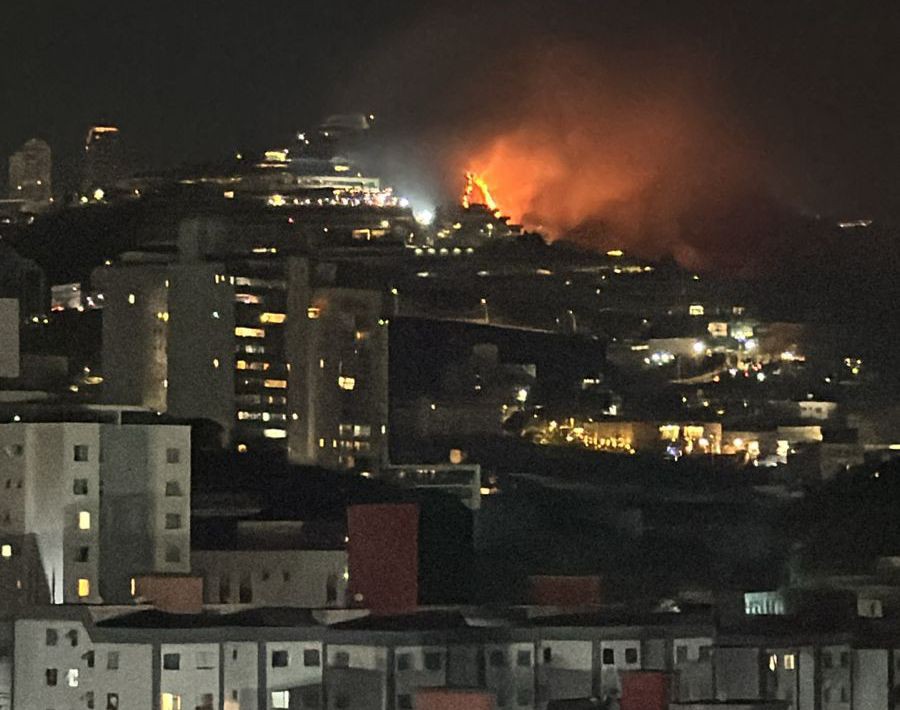 O incêndio foi visto por moradores dos bairros Vila da Serra, Buritis e Estoril