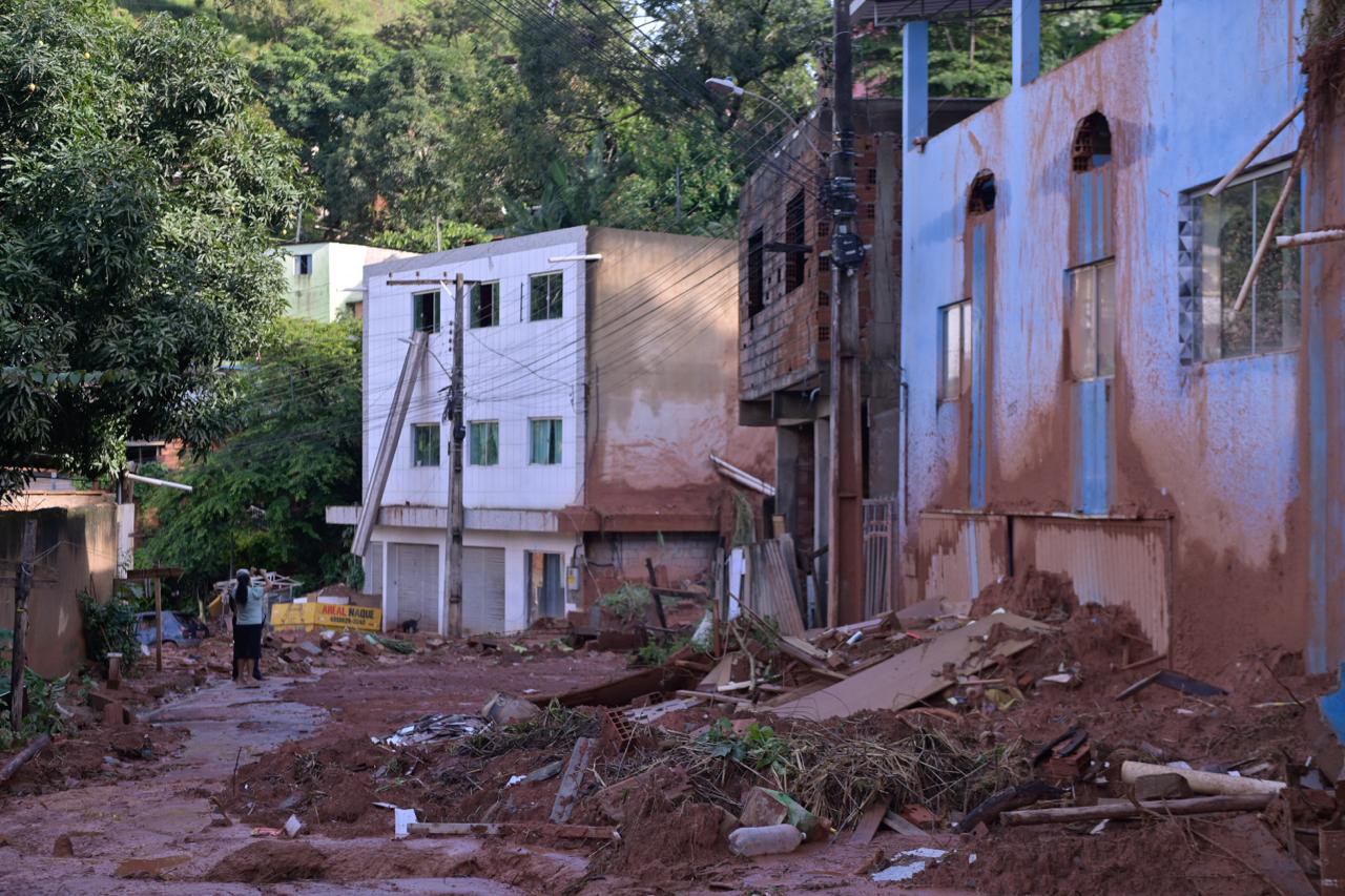 Moradores de áreas de risco devem ter atenção a sinais de deslizamentos e desmoronamentos em Ipatinga 
