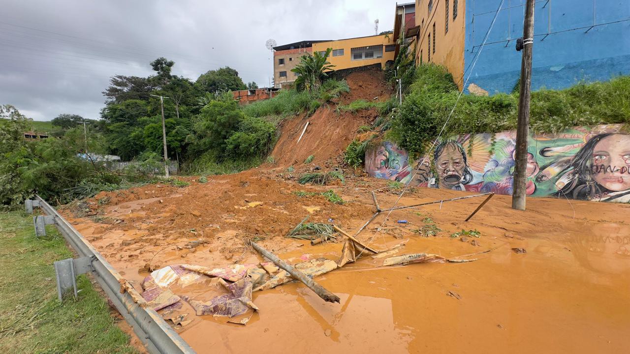 Temporal de 80mm em uma hora provocou estragos em Ipatinga