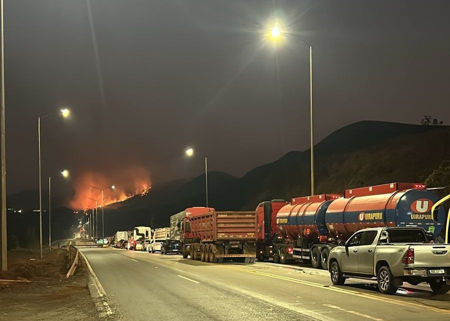 BR-040 precisou ser totalmente interditada devido à fumaça intensa  
