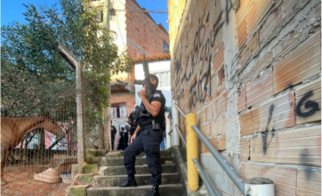 Suspeitos de participar de tortura e morte de adolescente foram presos pela Polícia Civil no Alto das Antenas, na região do Barreiro, em BH