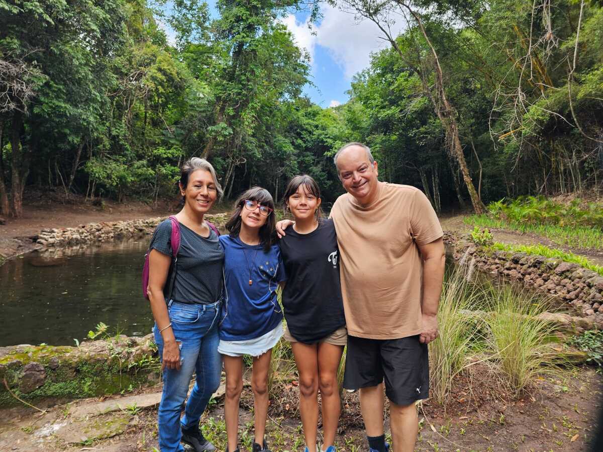 Empresária Maria Luiza Marques aproveitou a reabertura da Trilha 8, no Parque das Mangabeiras, para um passeio com a família