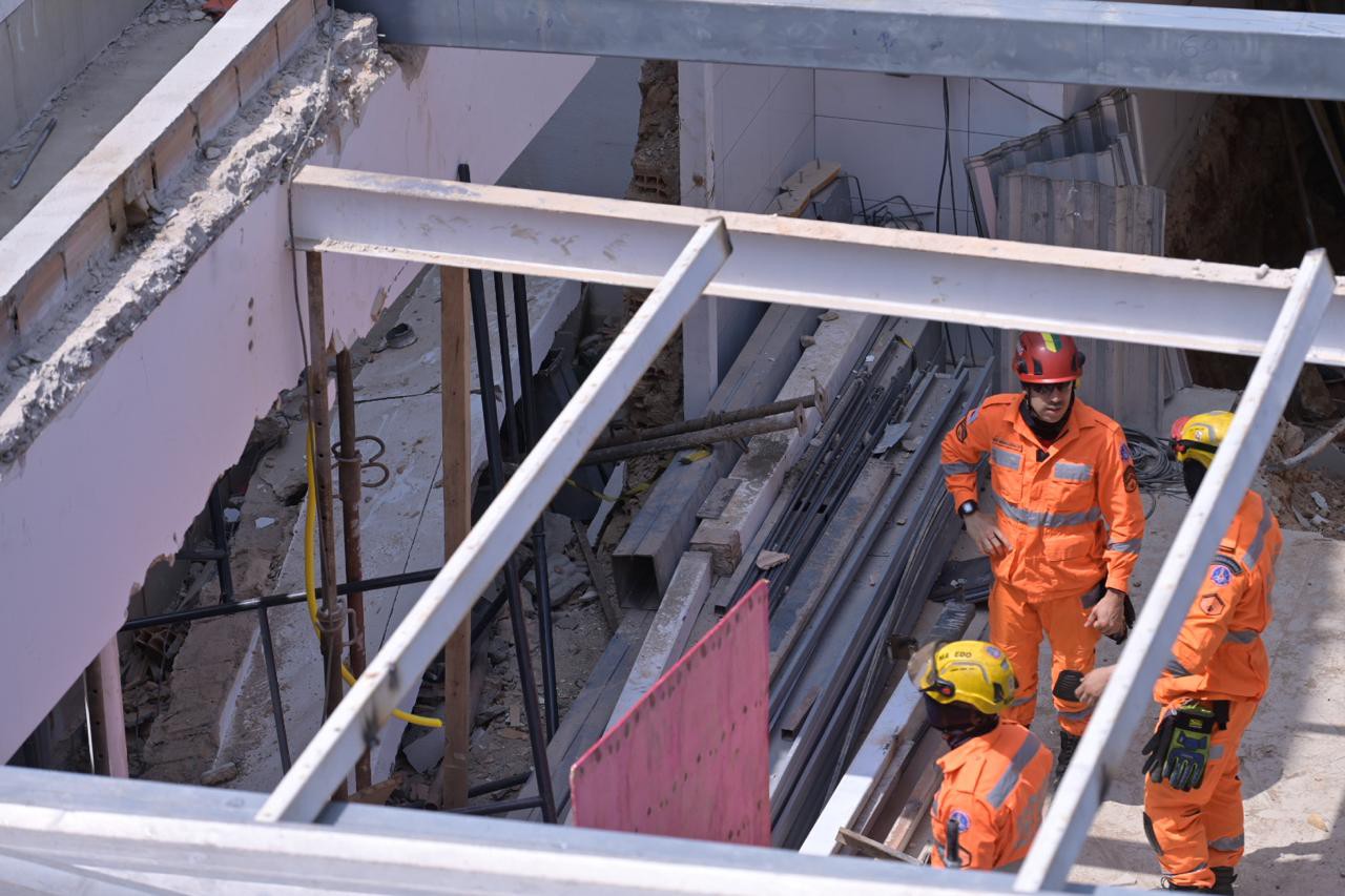 Estrutura despencou sobre o trabalhador
