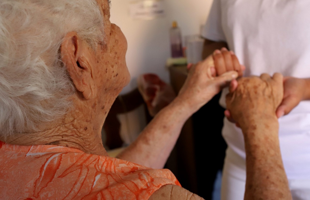 Idosos viviam em condições precárias dentro de lar em Contagem