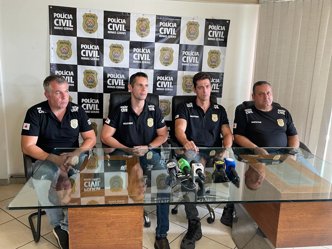 A suspeita foi presa por latrocínio. Outras duas comparsas, também mulheres trans, ainda são procuradas pela polícia. O crime ocorreu no dia 12 agosto, na região da Pampulha 