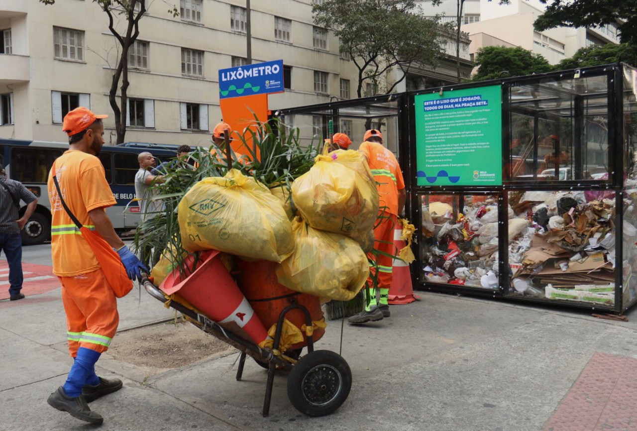 De acordo com a PBH, cerca de 123 toneladas de lixo e capina são recolhidos diariamente na cidade