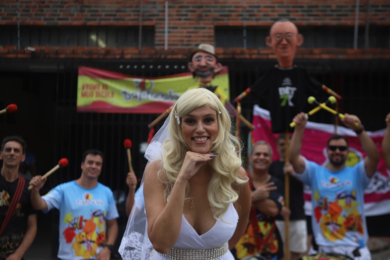 A empresária Lizandra Lopes na pele da 'Loira do Bonfim', uma das personagens homenageadas pelo Bartucada no Carnaval de 2025