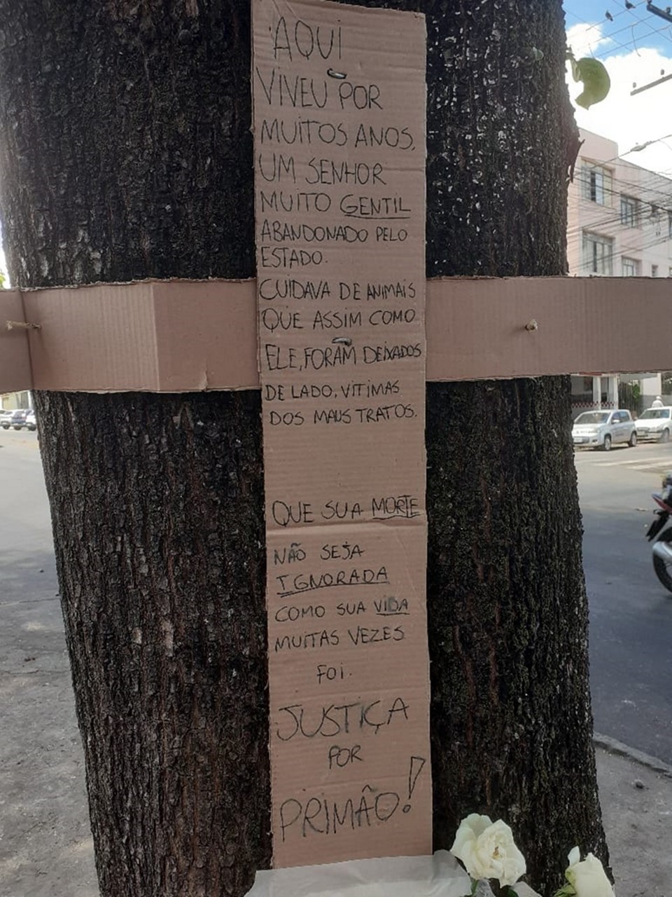 População faz homenagens à vítima 