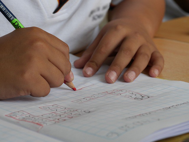 Audiência discutiu possíveis irregularidades na prática da obrigatoriedade de aquisição anual de material didático