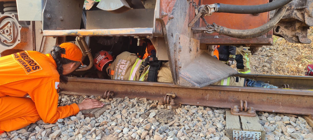 Homem teve uma das pernas amputadas depois de ter sido atropelado por uma composição ferroviária