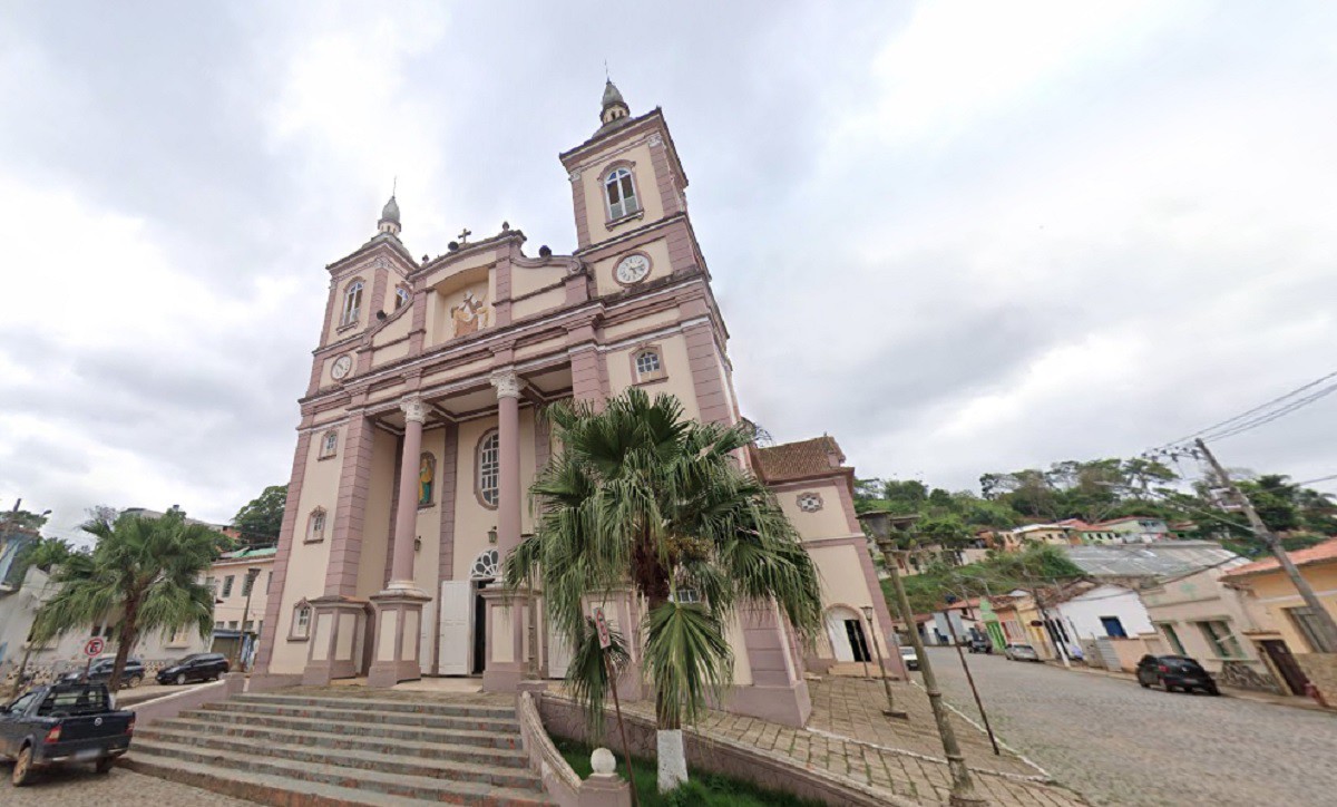 Padre firmou acordo com o morador, mas não estaria cumprindo o combinado