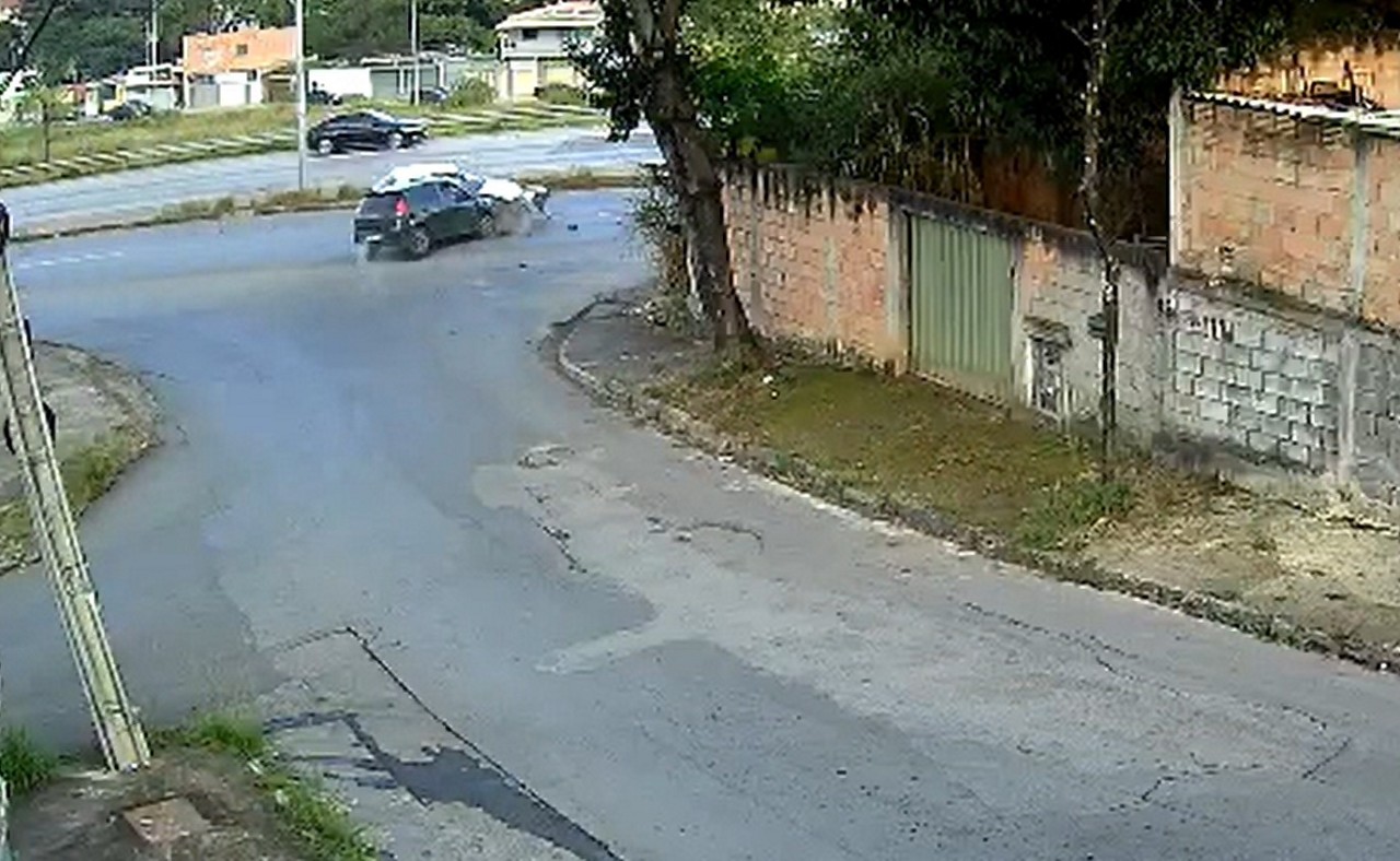 Duas pessoas foram conduzidas para o hospital 
