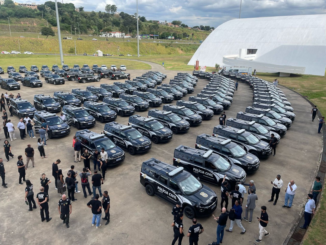 Viaturas foram entregues durante solenidade realizada nesta segunda-feira (17 de março)