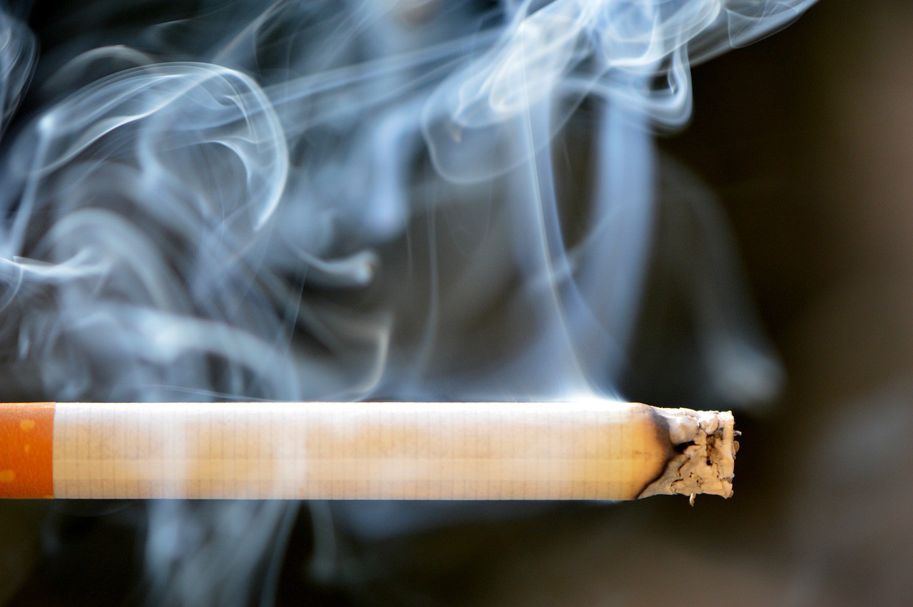 Consumo de cigarro no Brasil tem impacto nos gastos com saúde 
