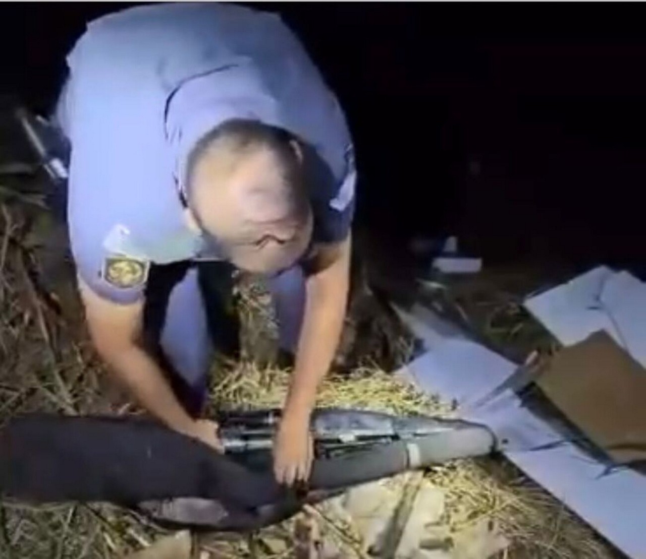 O fuzil encontrado pela Polícia Militar estava com luneta, tripé e lanterna