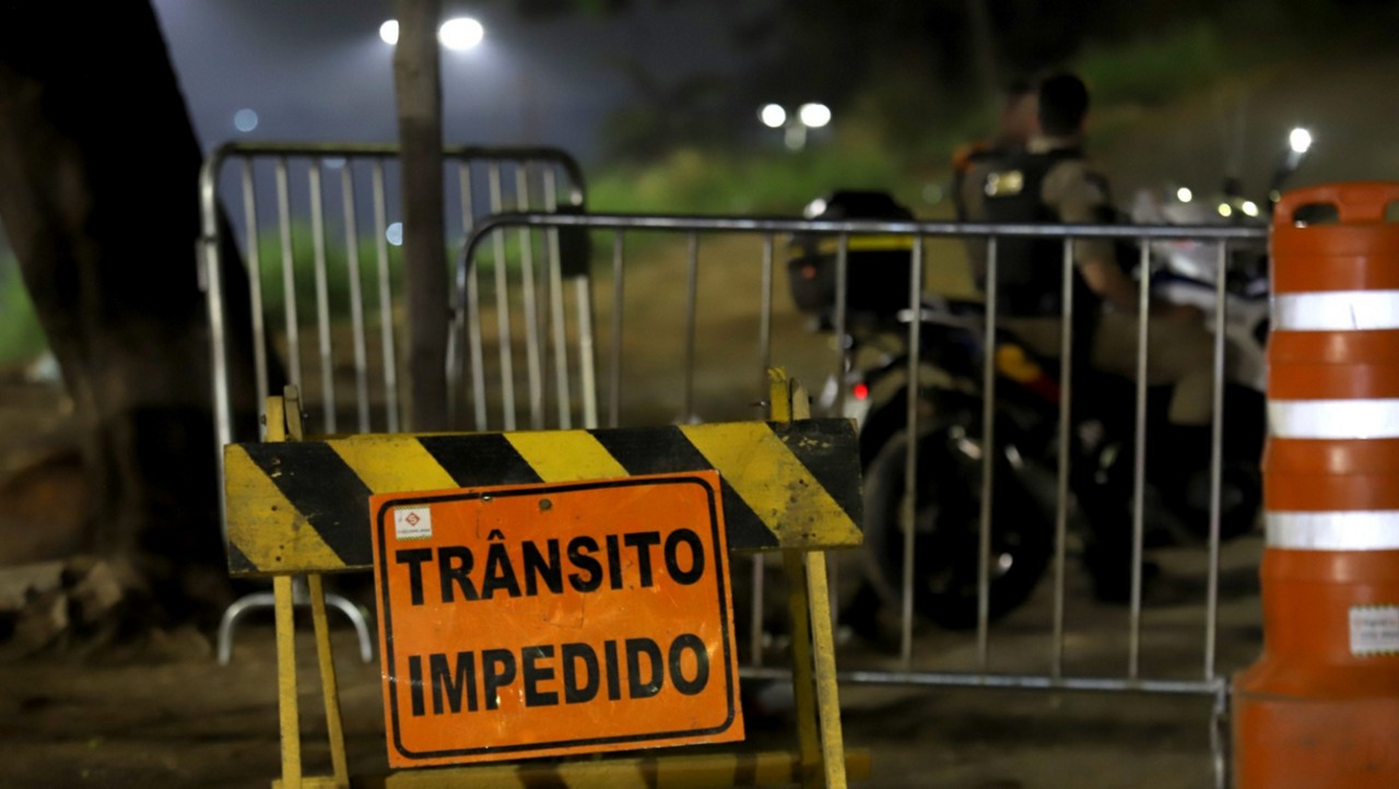 Moradores do bairro Califórnia, na região Noroeste de Belo Horizonte, sofrem transtornos em dias de jogos 