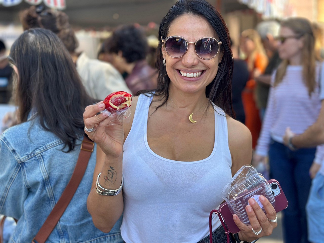Ana Paula aproveitou para experimentar pela primeira vez o "Morango do Amor"