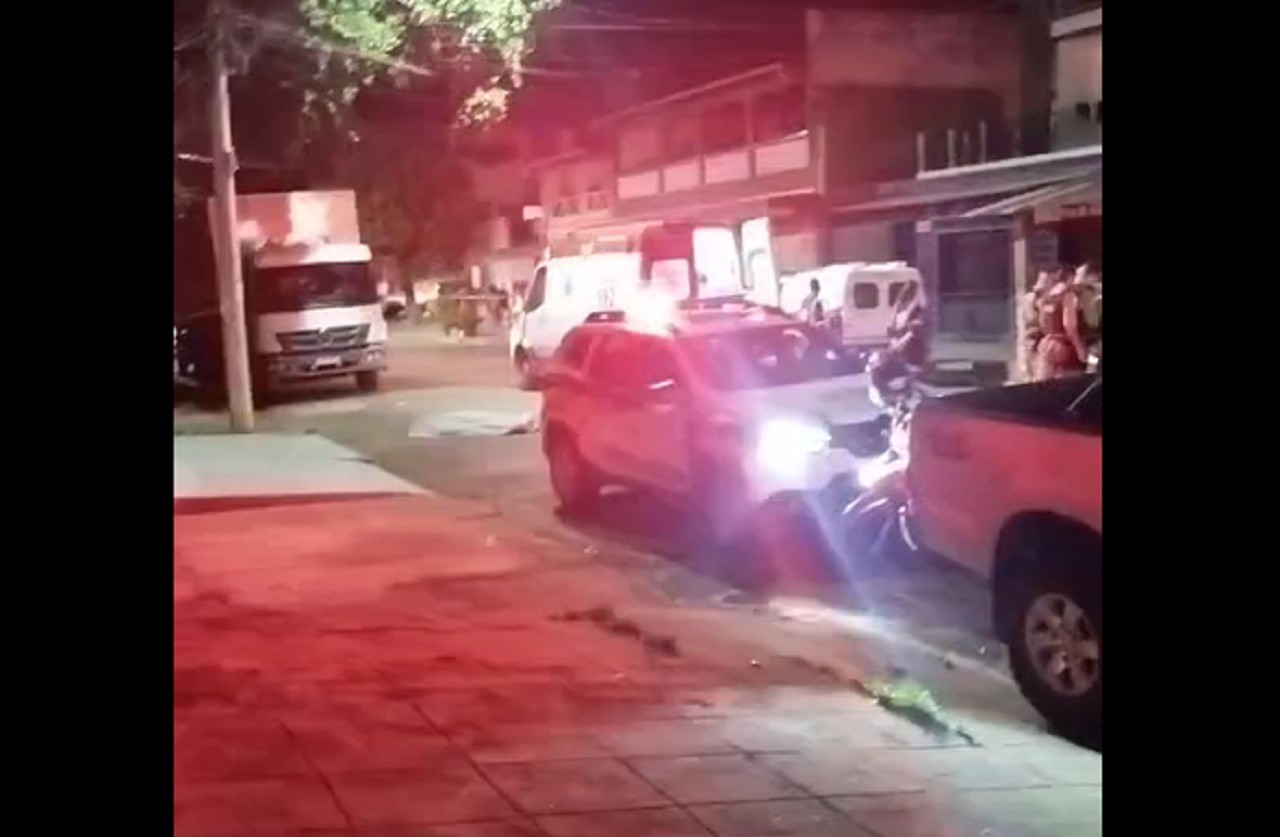 Vítima foi baleada em frente ao bar do pai, no bairro Santa Rita