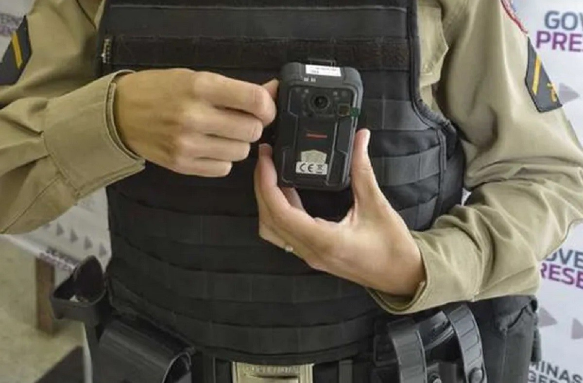 Uso do equipamento é necessário, conforme destacado pela promotora 