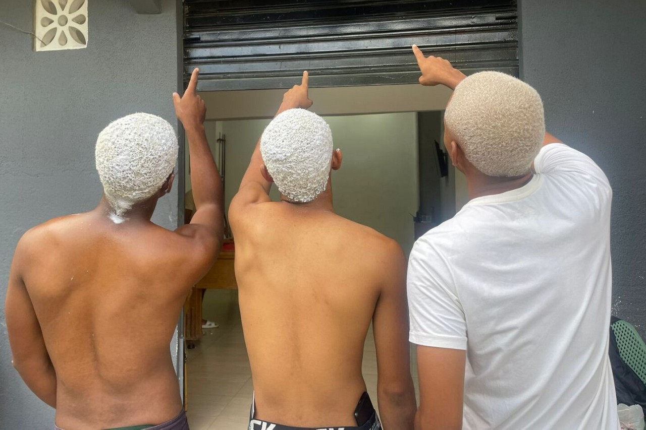 Moda de 'nevar' o cabelo faz sucesso neste fim de ano