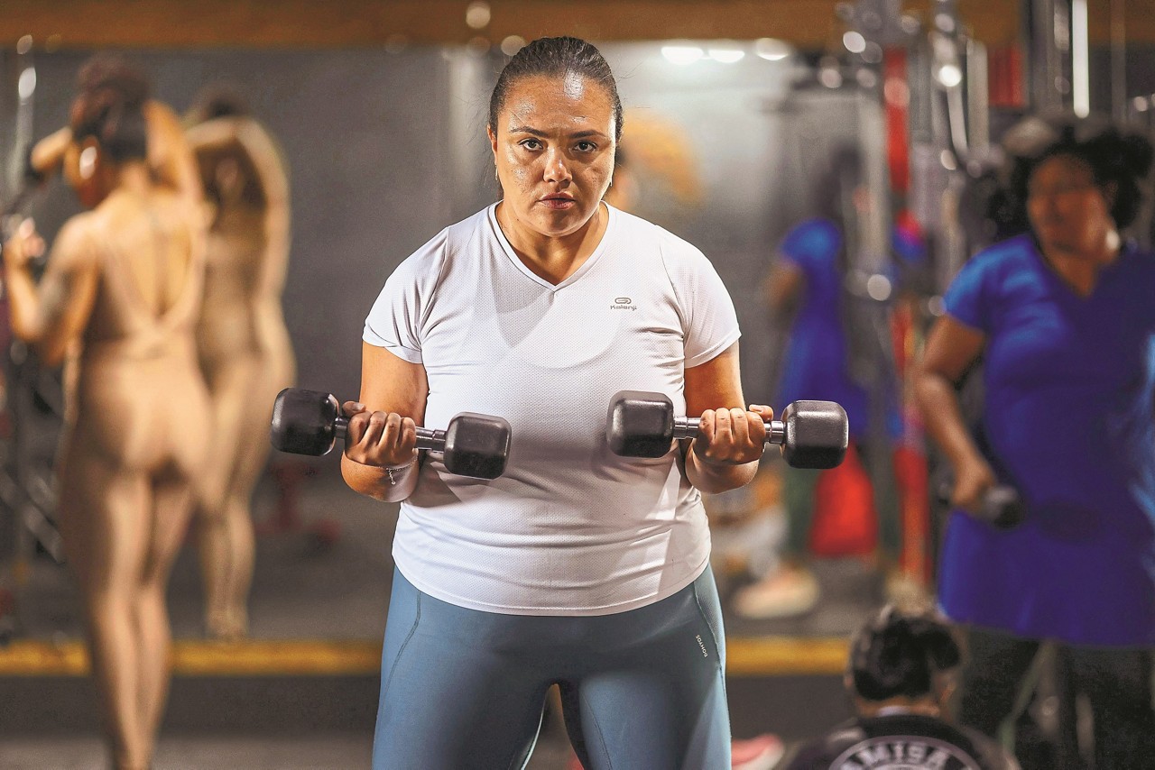 Lagoa Santa, MG,18.03.2025 - Super - Obesidade atinge um a cada três brasileiros e pode alcançar metade da população em 2030 - Natália Gomes, de 37 anos, está enfrentando a obesidade. Ela pesava 68kg, e desde a pandemia, foi engordando até chegar aos 100kg, sendo diagnosticada com a doença. Agora ela faz uso de medicamento, mudou a alimentação e faz atividade física. ( Foto : Flavio Tavares / O Tempo )