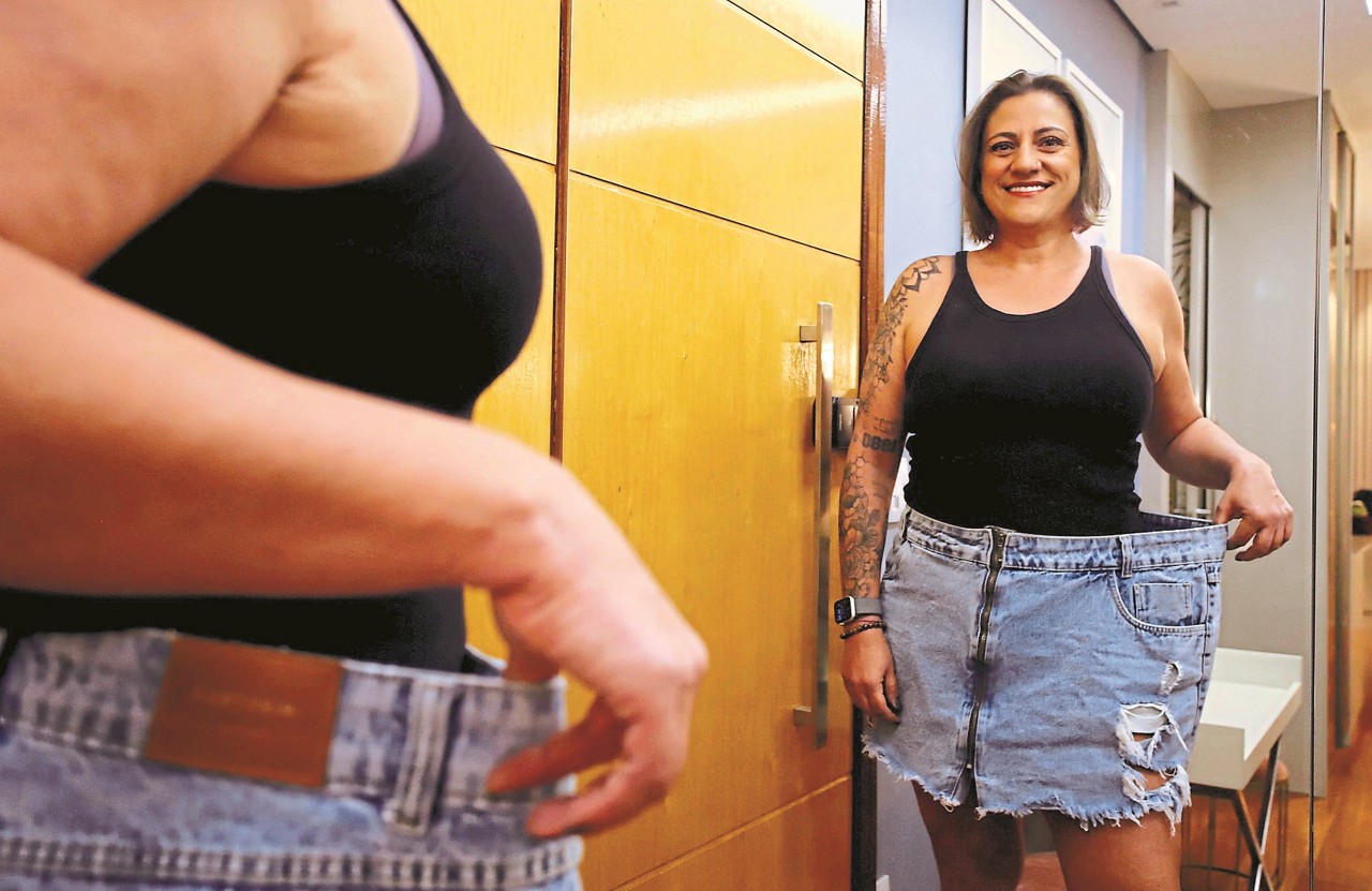 Gabrielle Scholz, de 44 anos, está há cerca de um ano no tratamento para enfrentar o sedentarismo. Ela chegou a pesar 118kg, agora, depois de colocar balão no estômago e passar por um processo de reeducação alimentar, a servidora pública já perdeu 37kg e faltam apenas 7kg para chegar no peso ideal, Belo Horizonte MG. 


Foto: Alex de Jesus/O Tempo 13/08/2024