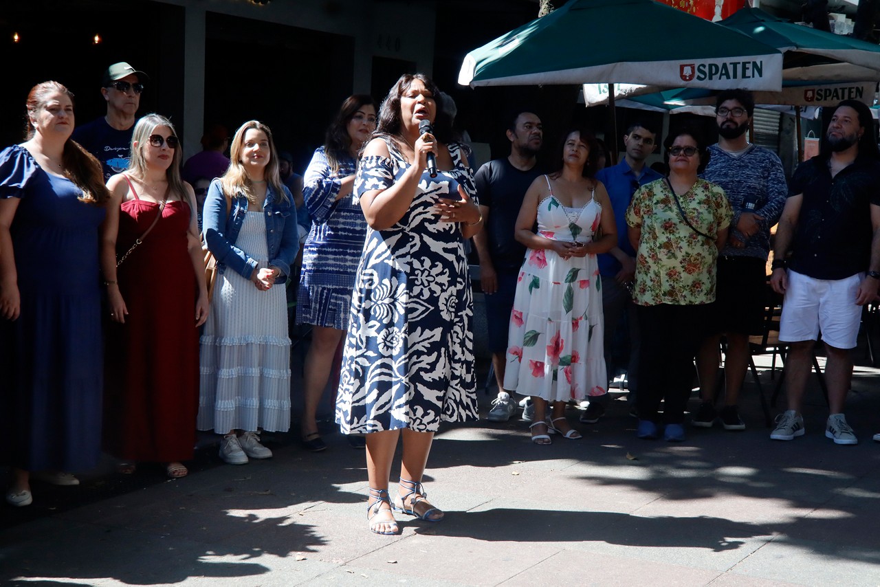  A apresentação de ópera ocorreu no meio do quarteirão fechado da Rua Antônio de Albuquerque
