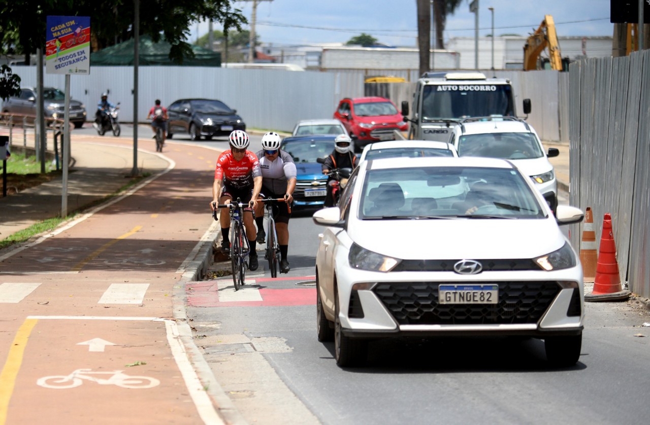 Ultraciclistas não podem pedalar na ciclovia, já que ultrapassam os 20 km/h permitidos